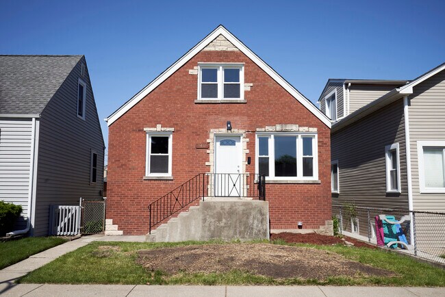 Building Photo - 3452 N Overhill Ave