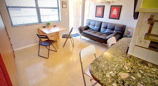 Photo - 322 Harding St (Hollywood, FL) Apartment