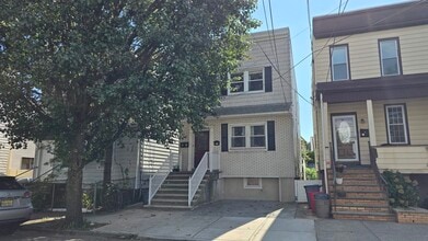 Building Photo - 120 W 13th St