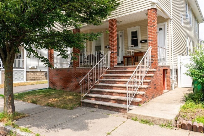 Foto del edificio - 34 Woodrow Ave