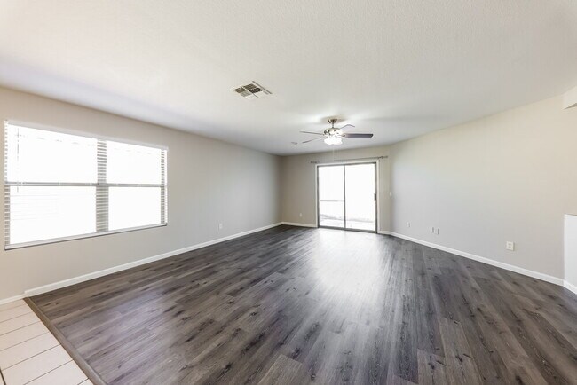 Foto del edificio - 15830 W Gelding Dr