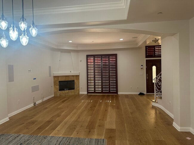 Den - 14535 Margate St
