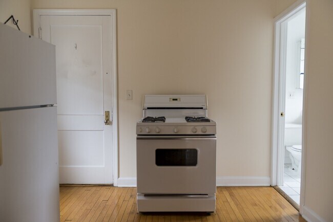 Foto del edificio - 2315 N Greenview Ave