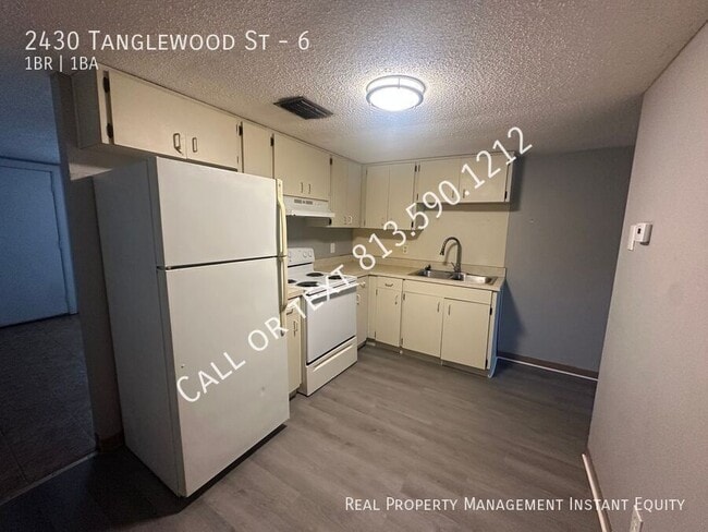 Foto del edificio - 2430 Tanglewood St