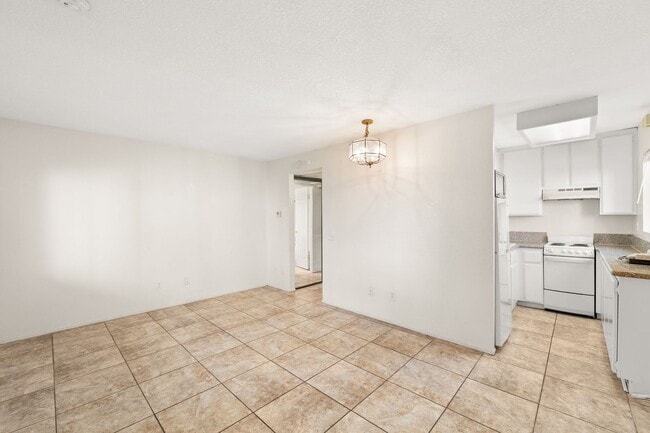 Building Photo - Studio Condo