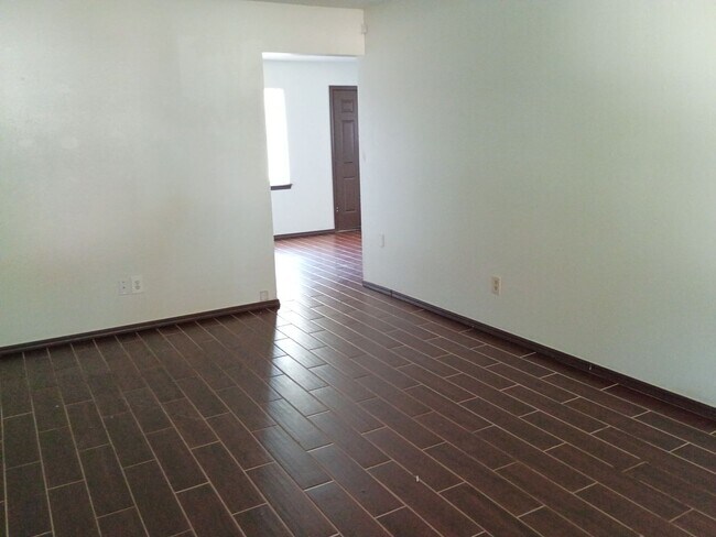 Foto del edificio - 306 W Michael Dr