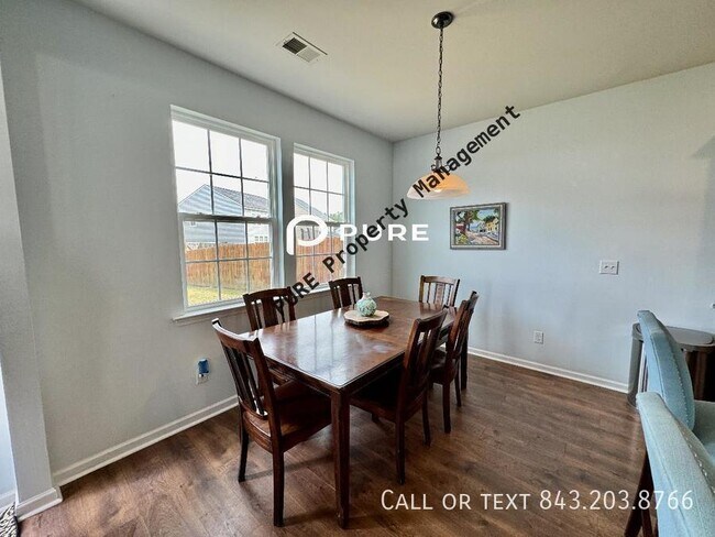 Building Photo - MoCo Home Available NOW!