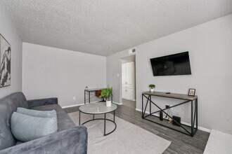 Building Photo - 2549 Thomason Cir