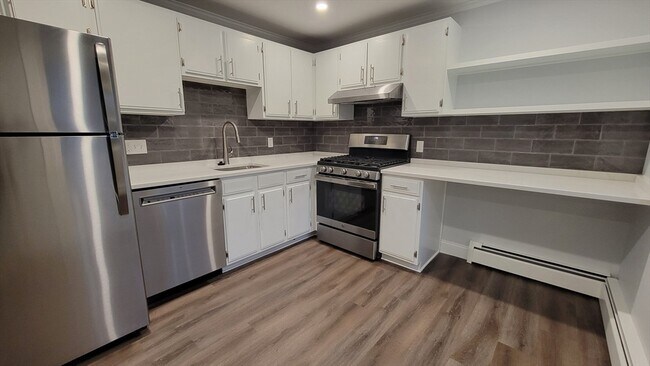 Foto del edificio - 70 Farrwood Ave