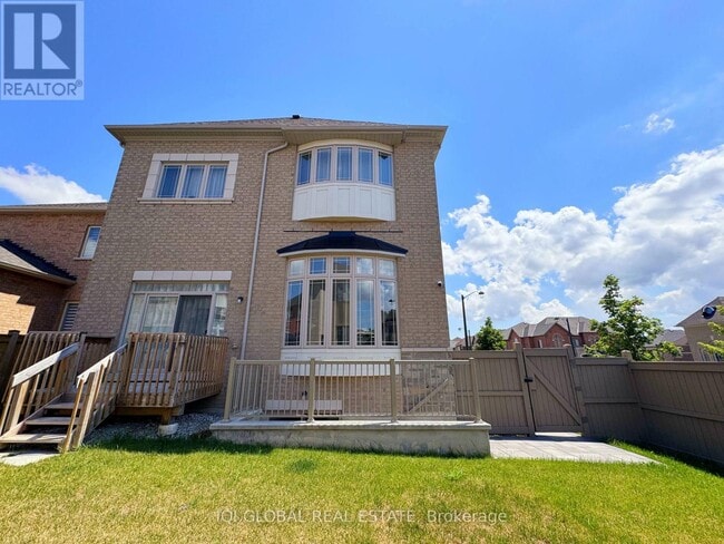 Building Photo - 82 Madoc Pl