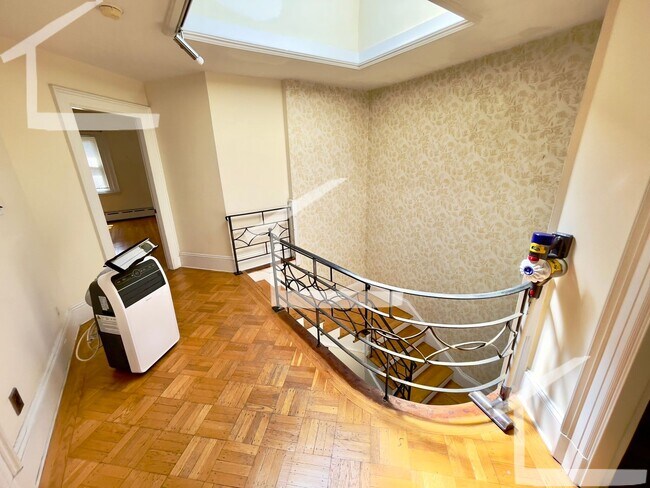 Foto del edificio - Charming 3 Bedroom-No Broker Fee