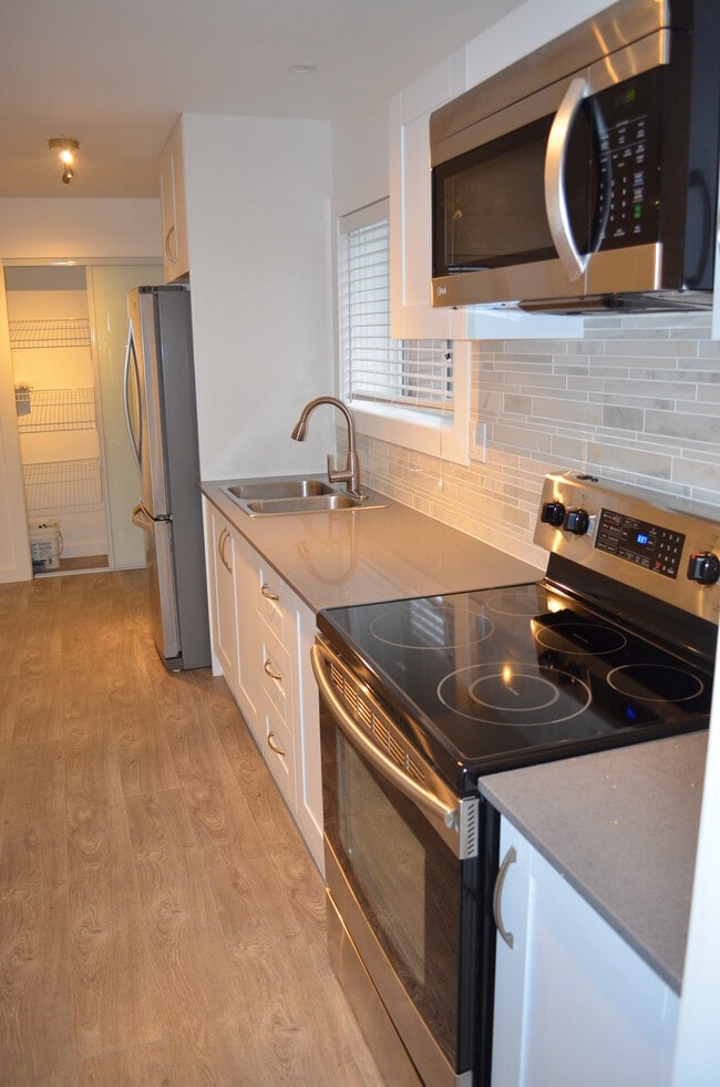 Photo du bâtiment - 448 64th Av E