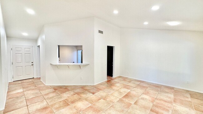 Foto del edificio - Beautiful Updating throughout Home!  Kitch...