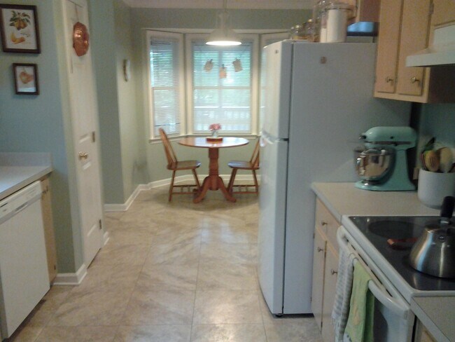 Foto del edificio - 212 Lassiter Farm Rd