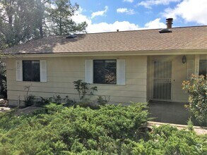 Building Photo - 1905 Begonia Pl