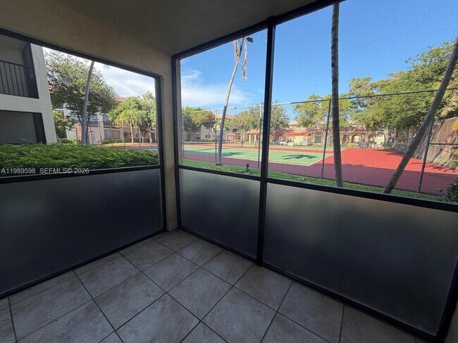 Foto del edificio - 253 S Cypress Rd