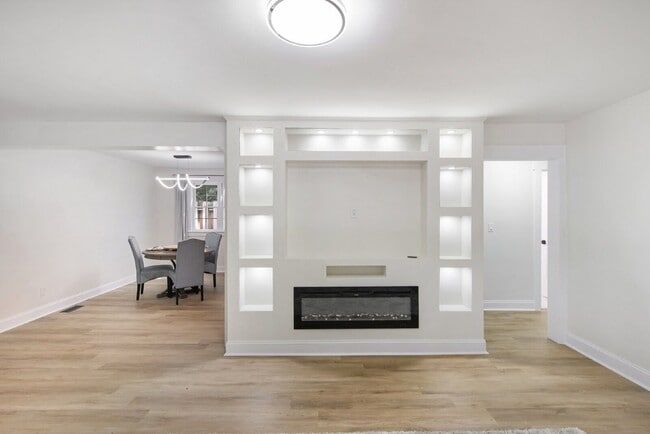 Building Photo - 707 Wade Ave