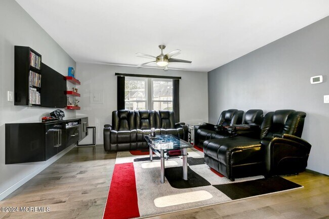 Foto del edificio - 1202 Bluebell Dr