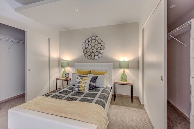 Interior Photo - 206 Bell