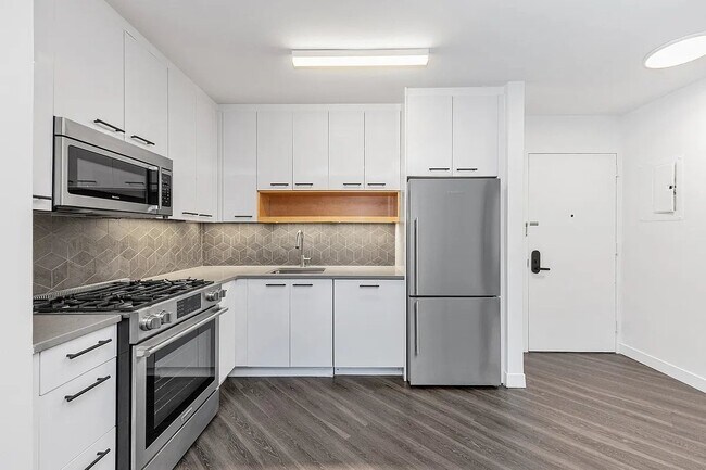 Building Photo - 250 E Houston St