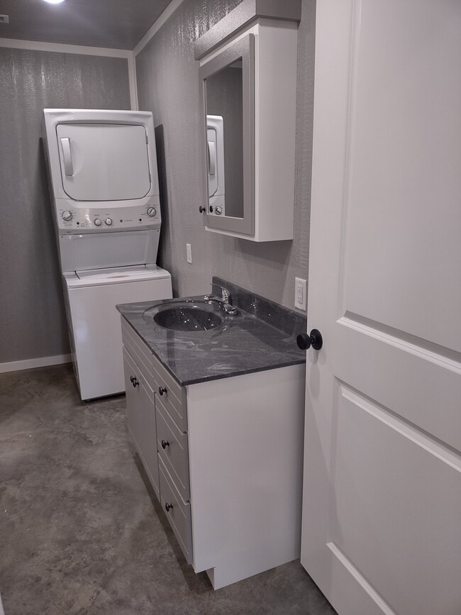 Building Photo - 546 J Strange Ave