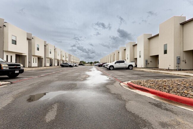 Foto del edificio - 4101 Blue Quail Rd