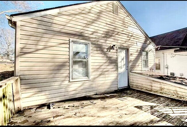 Building Photo - 2 Bedroom Northeast Bungalow For Rent