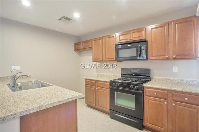 Building Photo - Beautiful 2 story Home in the NorthWest