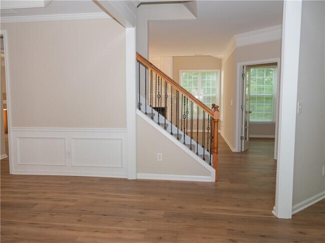 Building Photo - 663 Prada Ct NE