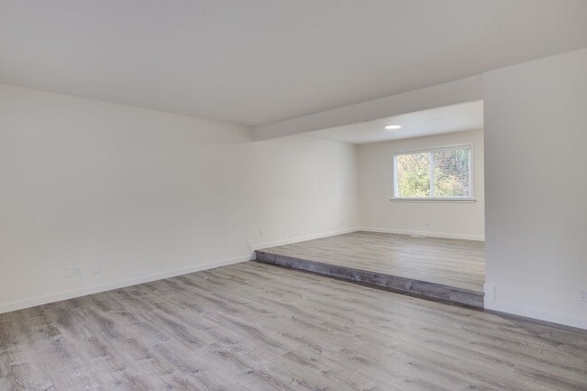 Foto del edificio - Beautifully Remodeled 4-Bedroom Home in Ke...