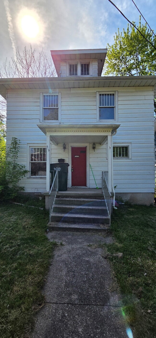 Building Photo - 919 Princeton Ave