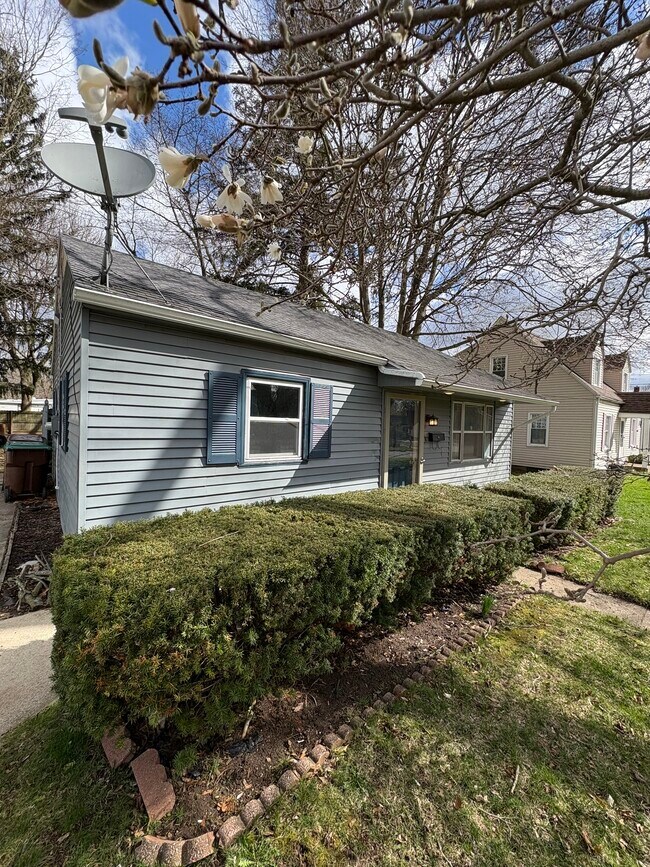 Foto del edificio - 313 E North St