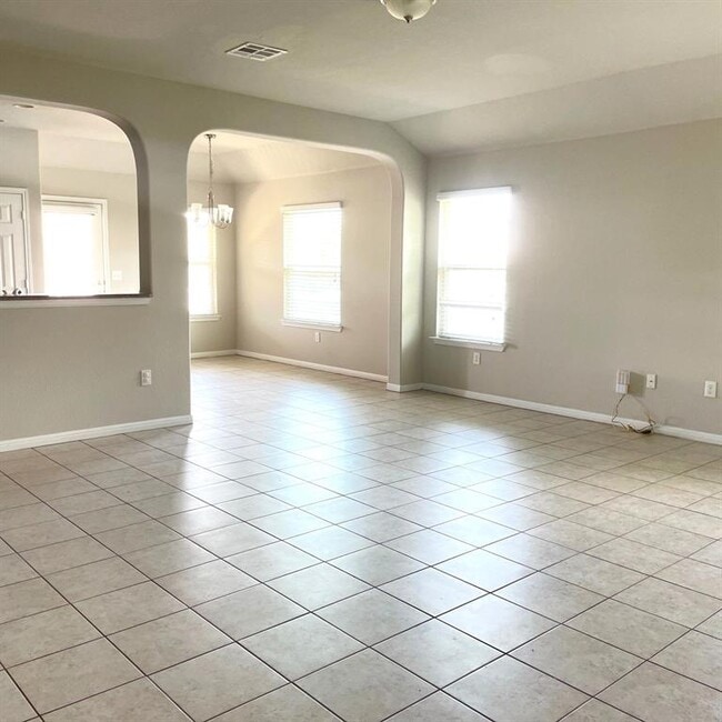 Building Photo - 18409 Bandelier Dr