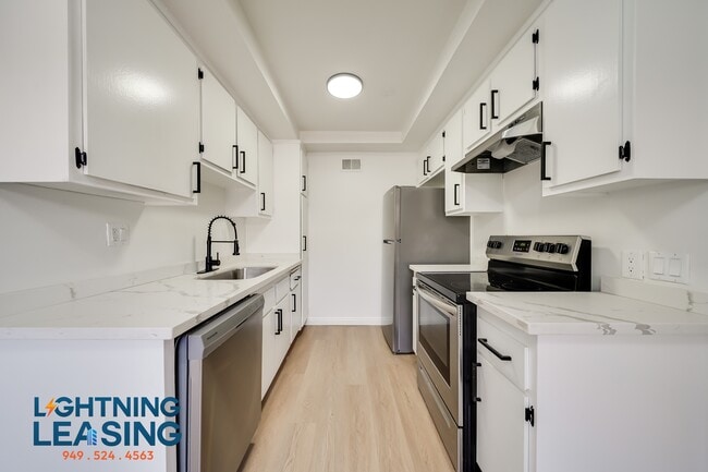 Building Photo - 14634 Magnolia-204B