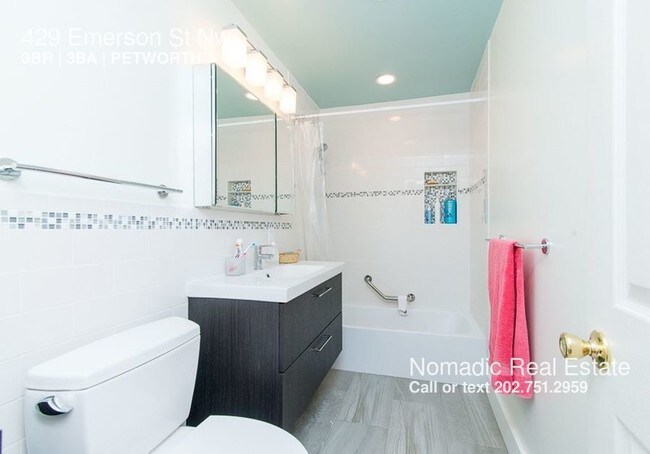 Foto del edificio - 429 Emerson St NW