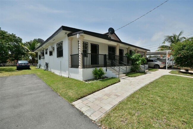 Foto del edificio - 556 Northwest 35th Street, Miami, FL 33127...