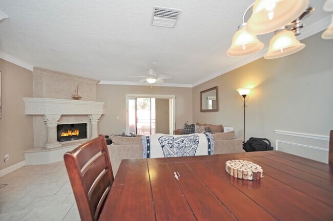 Building Photo - 702 Sea Palm Ln