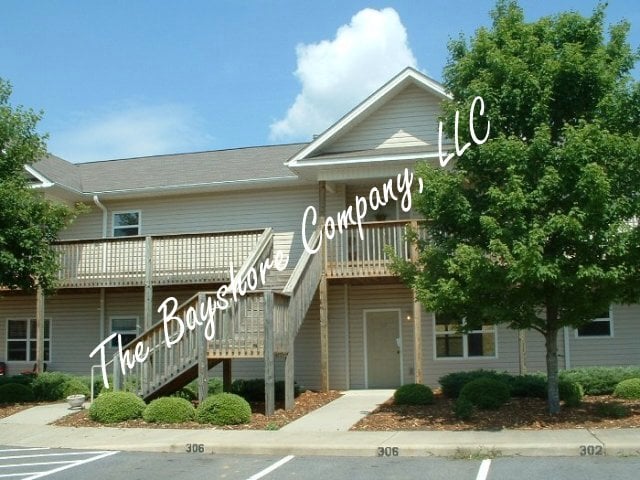Building Photo - 102 Olde Covington Way