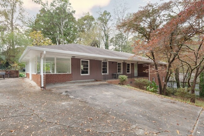 Building Photo - Very Spacious 4/3 w/ Finished Basement in ...