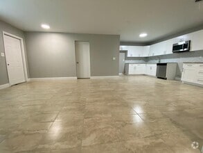 Building Photo - 811 SW 12th Ct