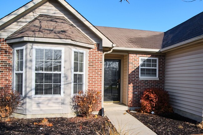 Building Photo - Quaint 3BDRM, 2BA Home with Privacy Fence!...