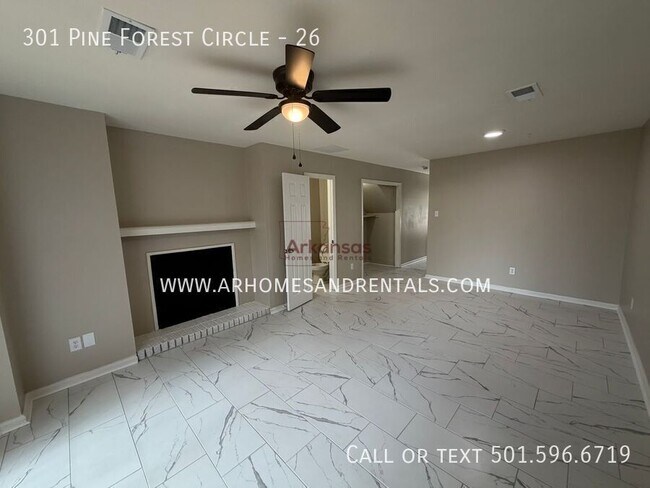 Foto del edificio - 301 Pine Forest Cir