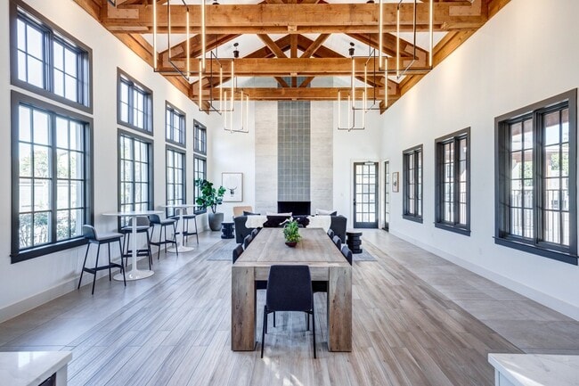 Building Photo - Barton Creek Villas