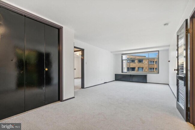 Foto del edificio - 2401 H St NW