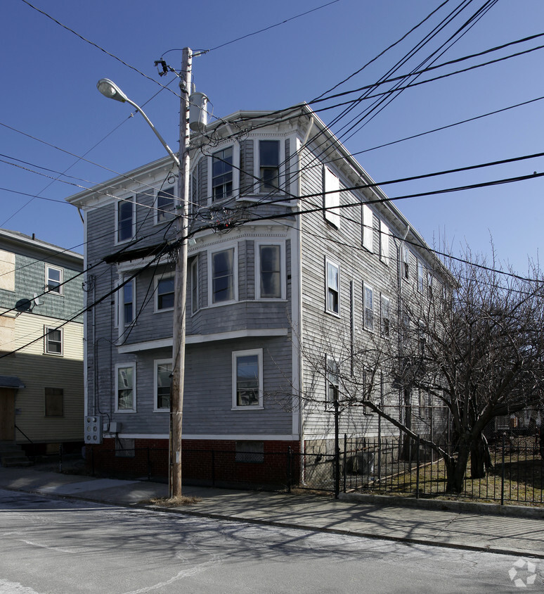 Building Photo - 8 Gesler St