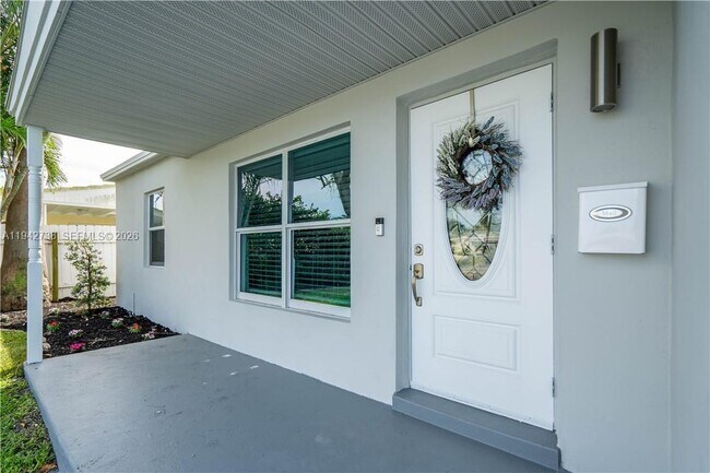 Foto del edificio - 5249 NE 3rd Ter.