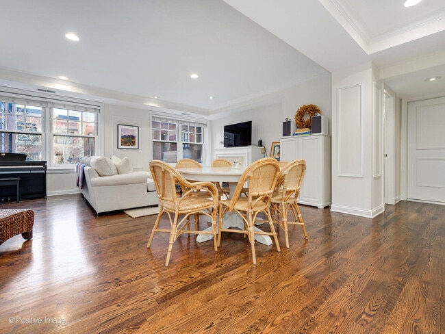 Building Photo - 444 W Roslyn Pl