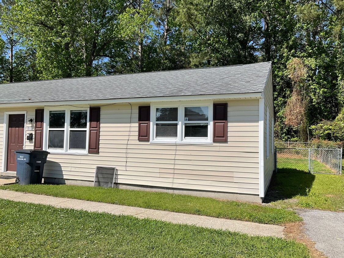 Primary Photo - Come see this duplex that is conveniently ...