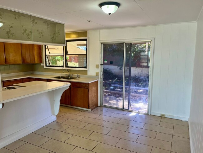 Foto del edificio - 3 Bedroom, 2 Bath Home in Kaimuki