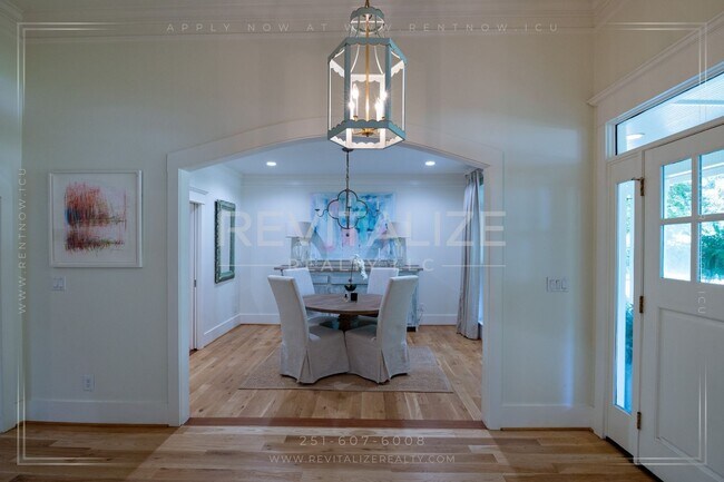 Building Photo - Stunning Furnished Home in Fairhope!